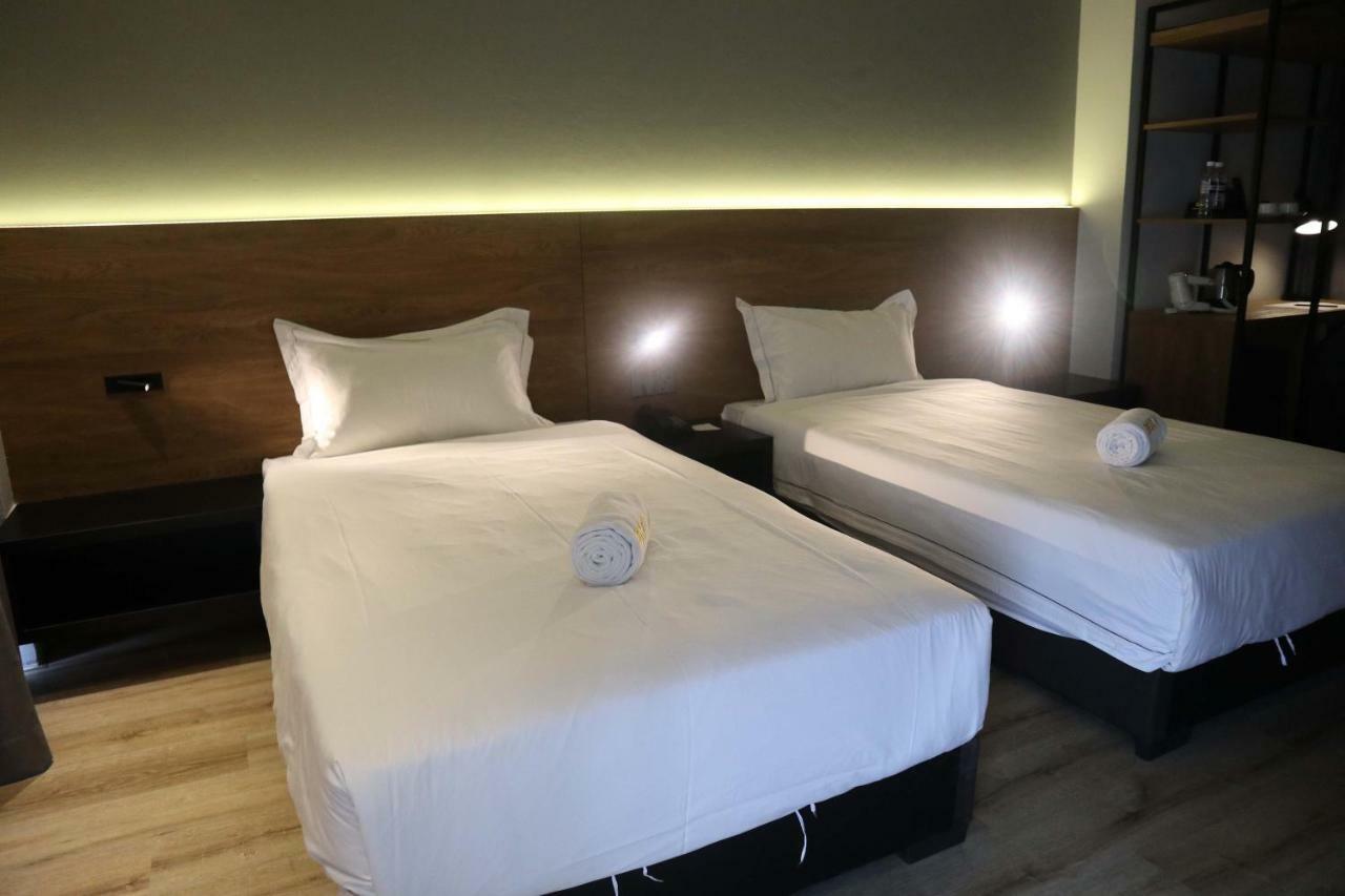ร็อกซี โฮเต็ล ปาดูงัน Hotel กูชิง ภายนอก รูปภาพ