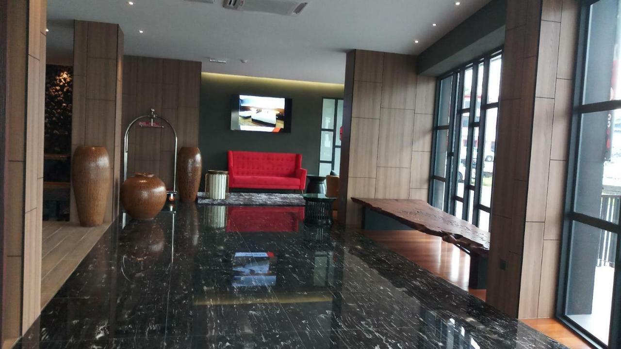 ร็อกซี โฮเต็ล ปาดูงัน Hotel กูชิง ภายนอก รูปภาพ