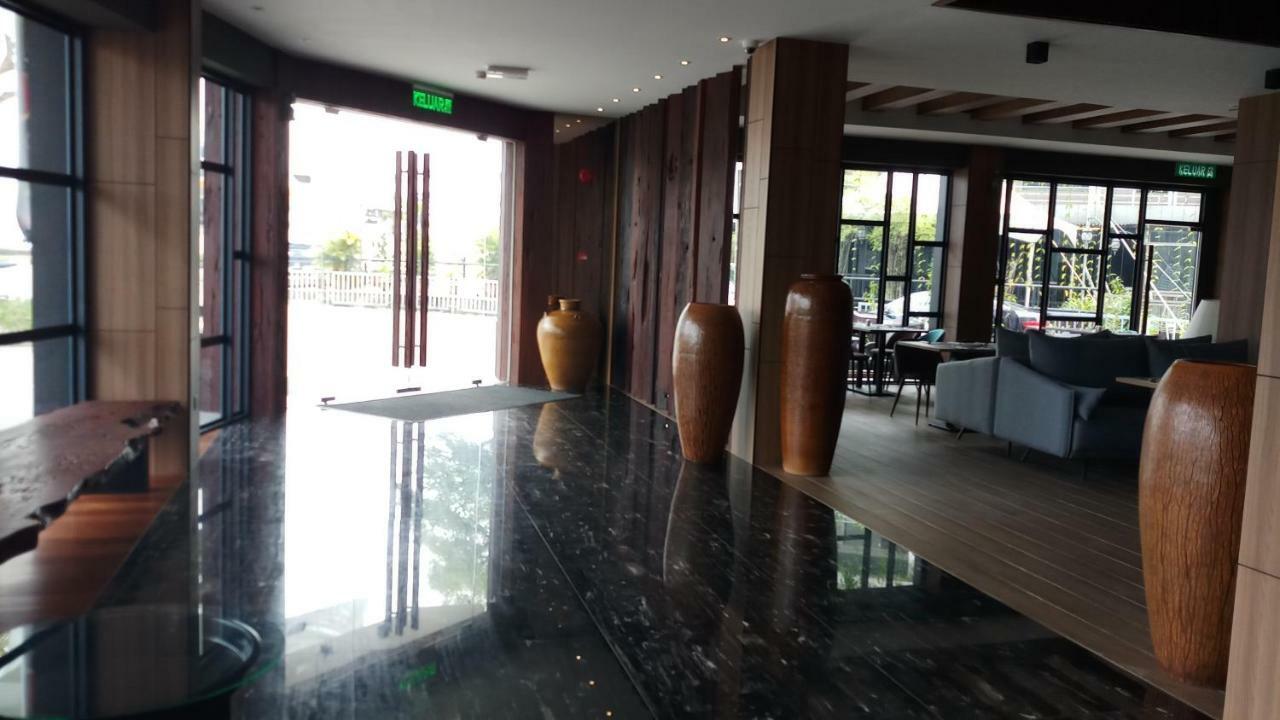ร็อกซี โฮเต็ล ปาดูงัน Hotel กูชิง ภายนอก รูปภาพ