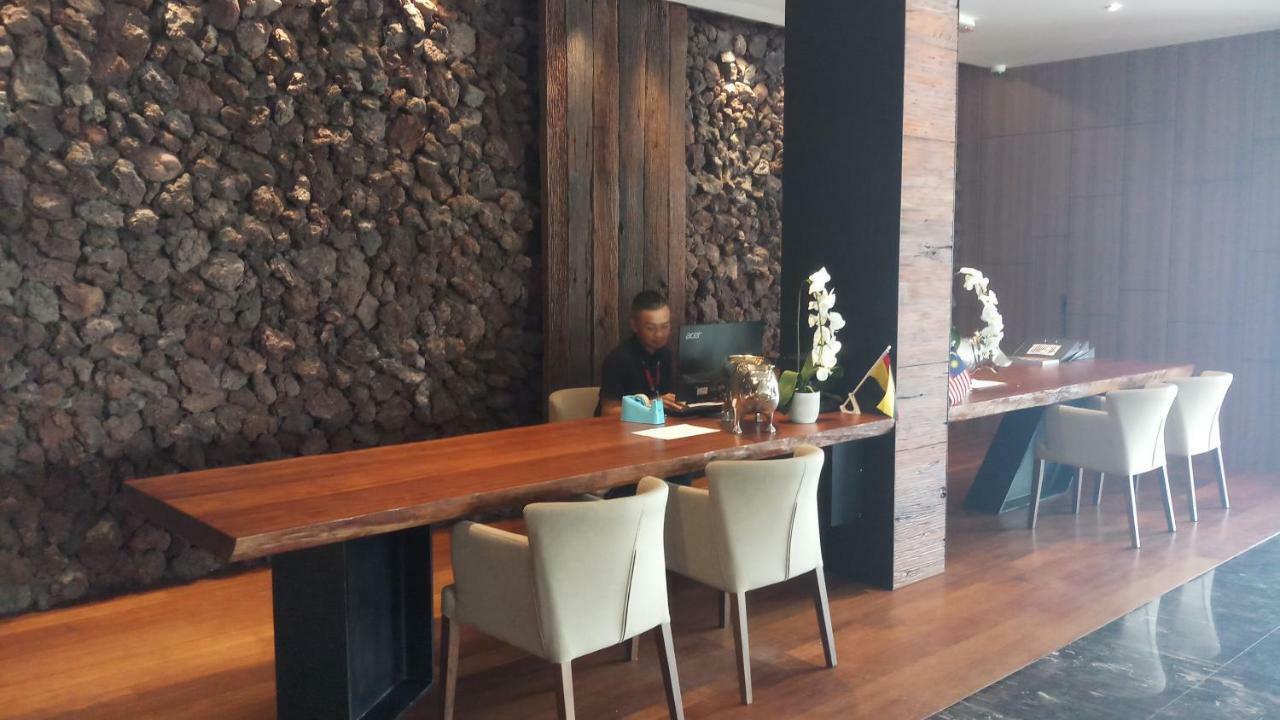 ร็อกซี โฮเต็ล ปาดูงัน Hotel กูชิง ภายนอก รูปภาพ
