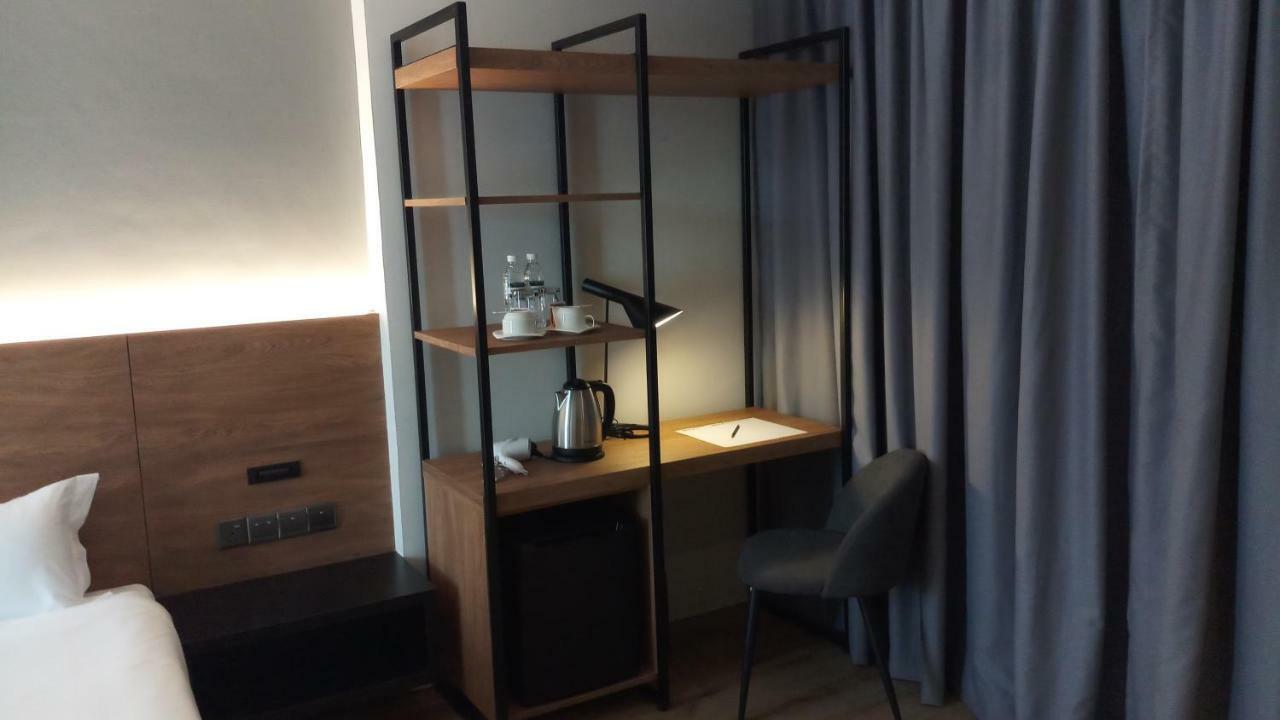 ร็อกซี โฮเต็ล ปาดูงัน Hotel กูชิง ภายนอก รูปภาพ