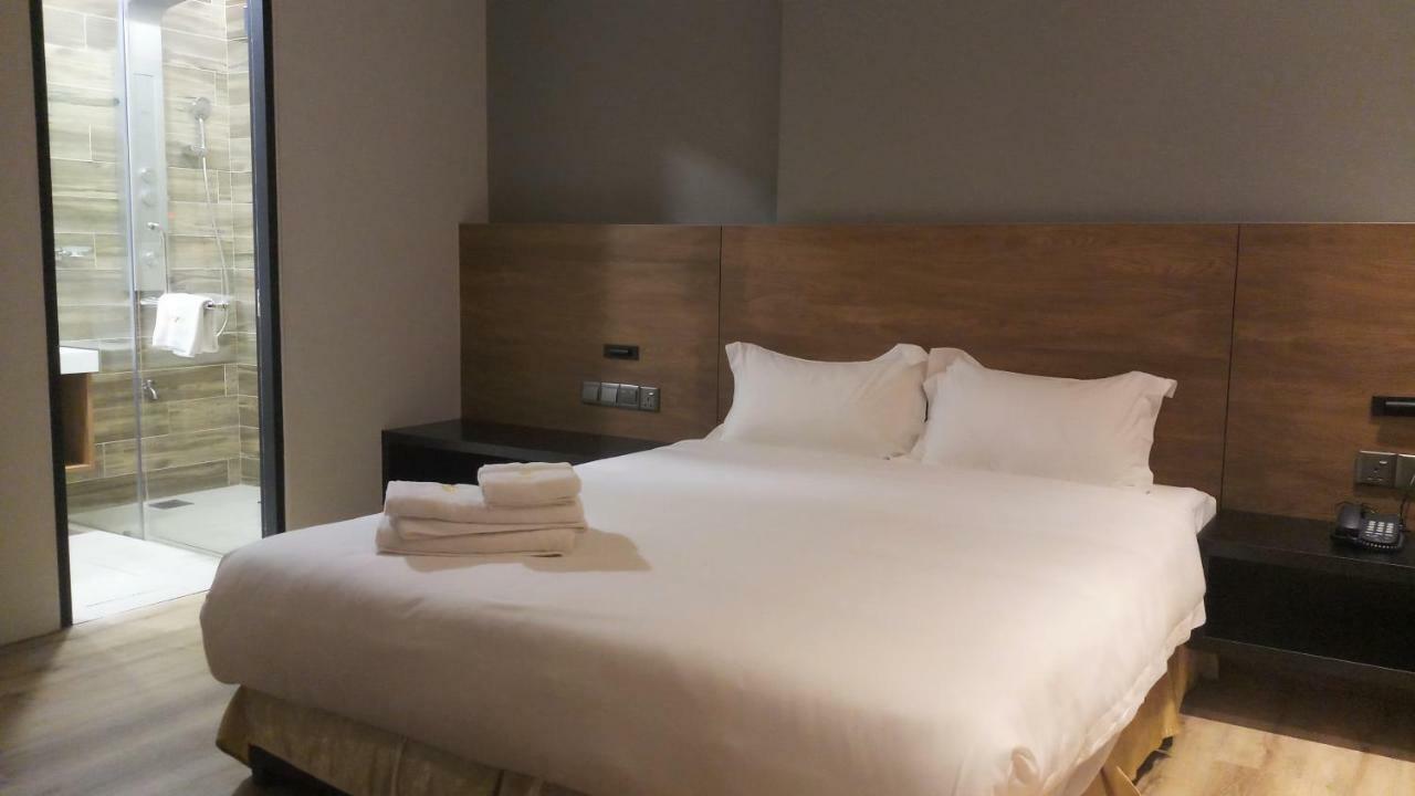 ร็อกซี โฮเต็ล ปาดูงัน Hotel กูชิง ภายนอก รูปภาพ